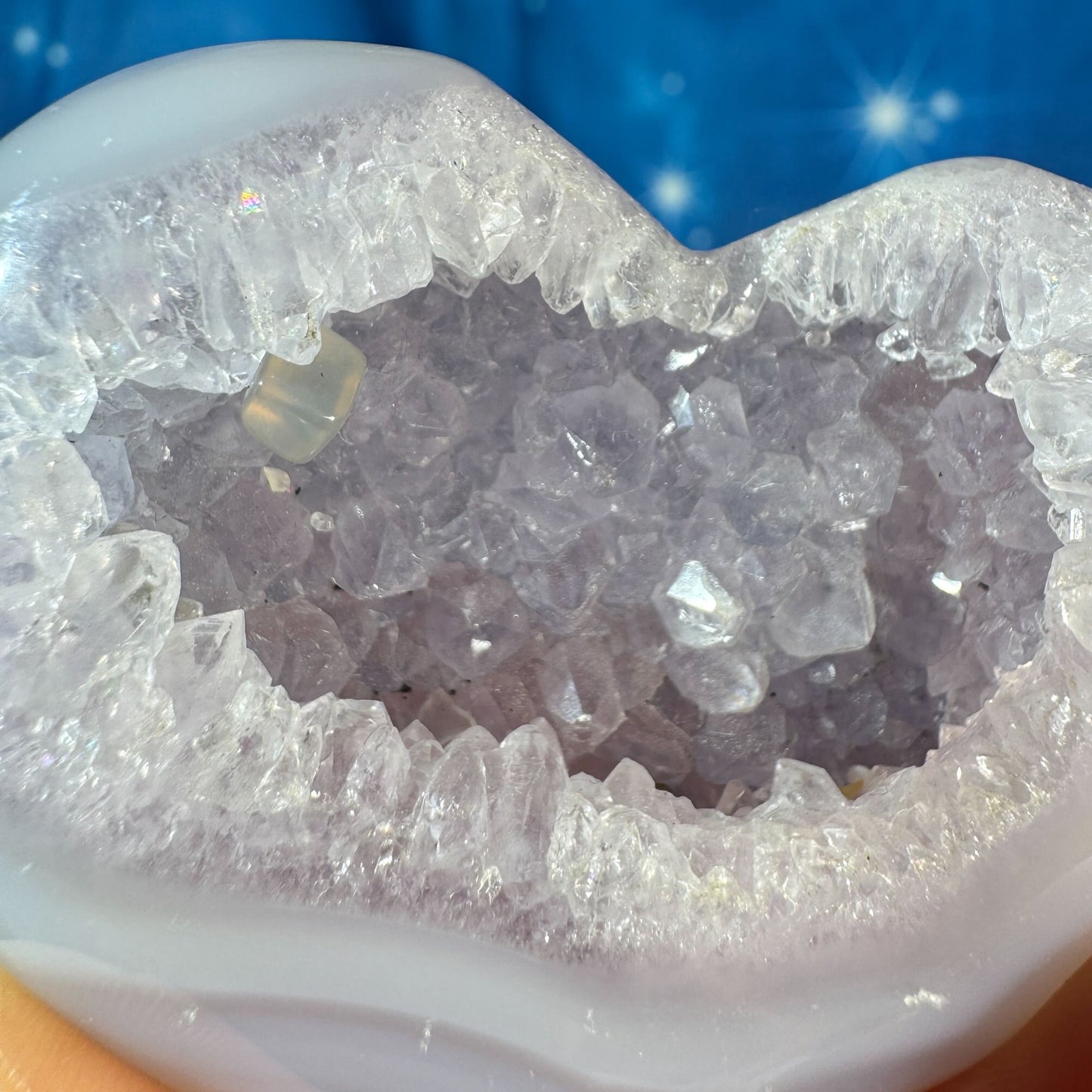 Druzy agate heart - 2 1/2" × 5/8" × 2" - 2.7 oz