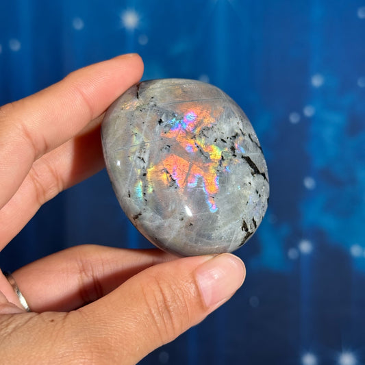 Labradorite palm - 2 1/4 × 2 1/8 × 1 1/8 in - 4.8 oz
