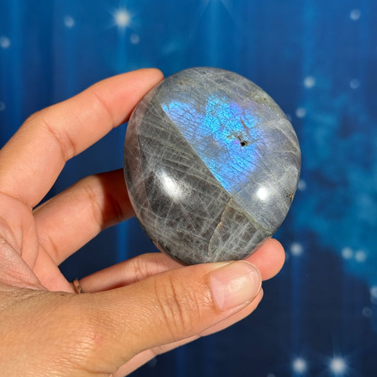Labradorite palm - 2 5/8 × 2 1/4 × 1 in - 5.4 oz