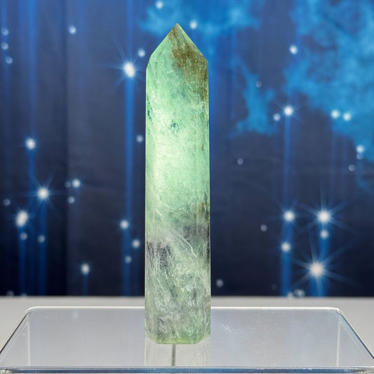 Green fluorite point - 1 1/8 × 7/8 × 5 in - 5.6 oz