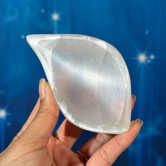 Satin Spar Bowl – Leaf-shaped • 0.221 kg