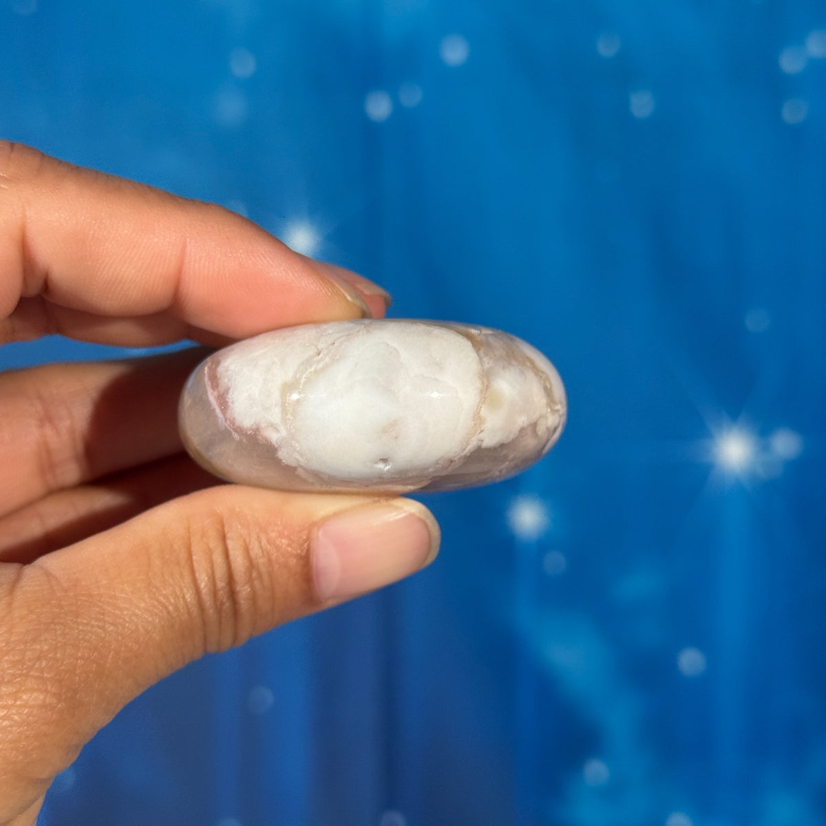 Flower Agate Round Palm Stone – 0.079 kg