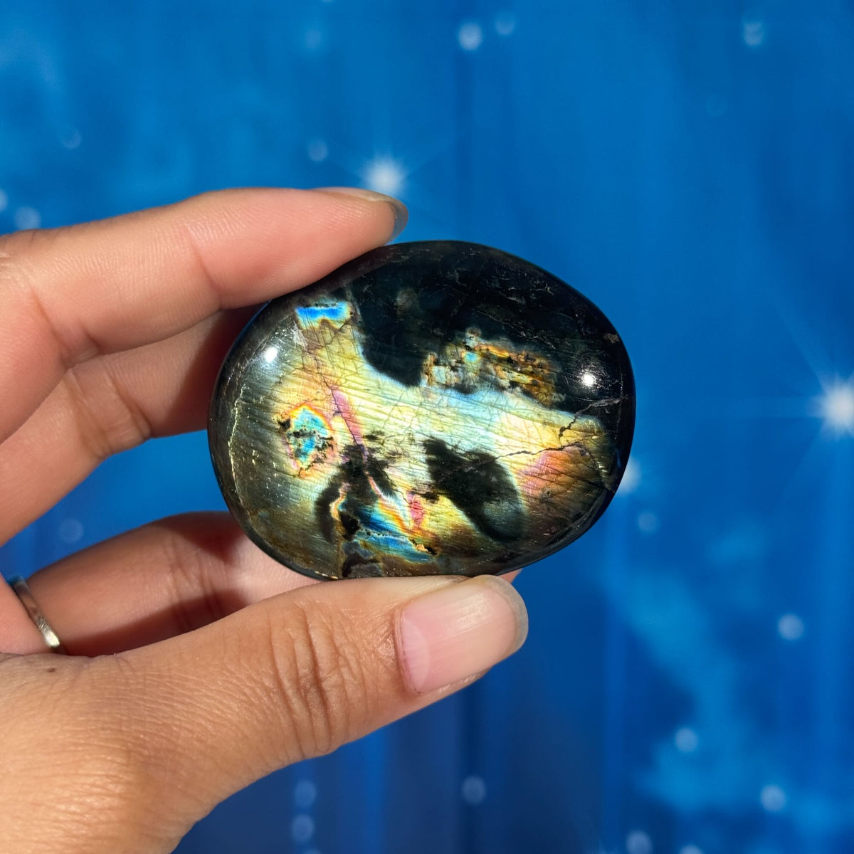 Labradorite Palm Stone – 0.071 kg