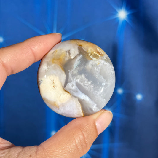 Flower Agate Round Palm Stone – 0.077 kg