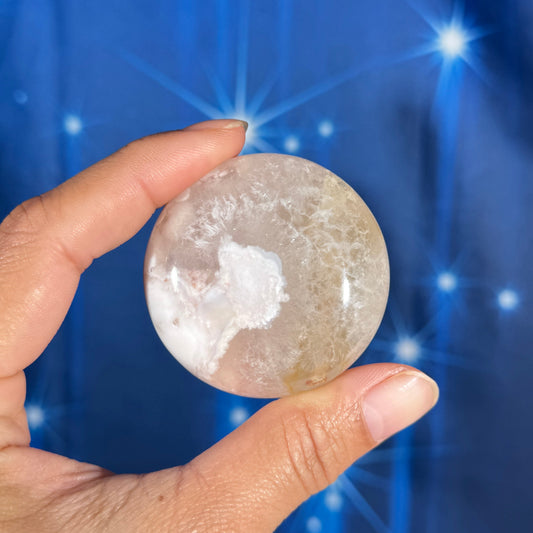 Flower Agate Round Palm Stone – 0.079 kg