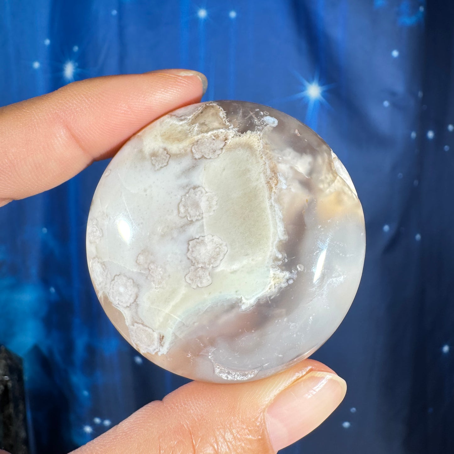 Flower Agate Round Palm Stone – 0.082 kg
