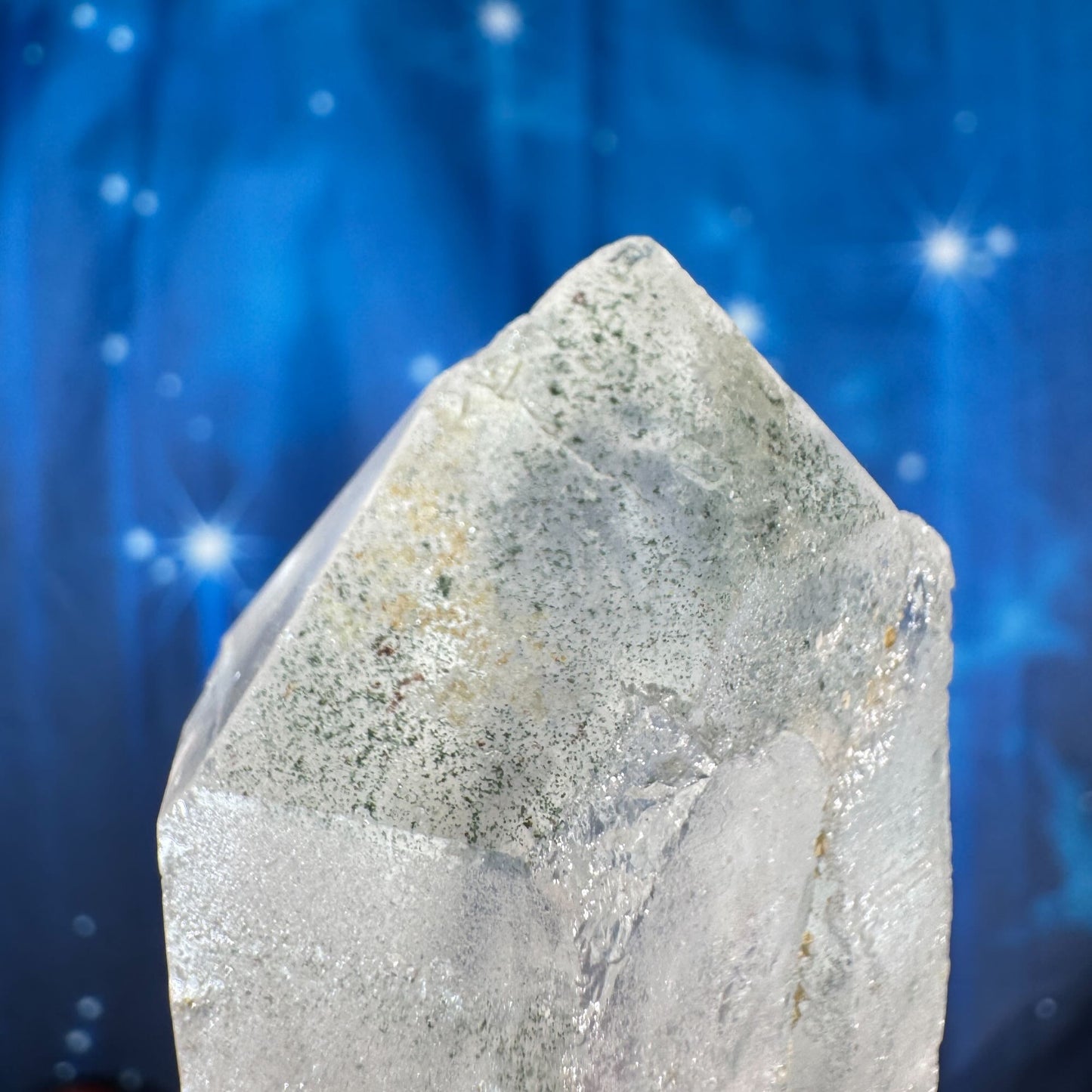 Clear quartz with chlorite natural point - 1 3/4" × 1 3/8" × 4" - 7.6 oz - self-healed bottom