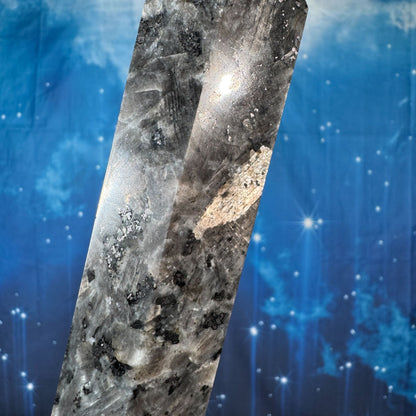 Larvikite Tower – Flashy • 0.992 kg