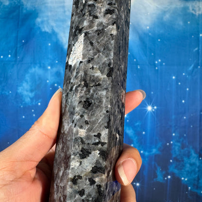 Larvikite Tower – Flashy • 0.992 kg