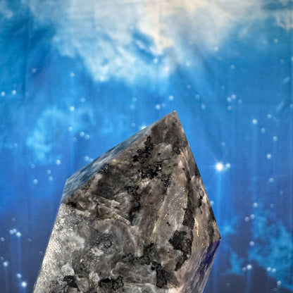 Larvikite Tower – Flashy • 1.012 kg