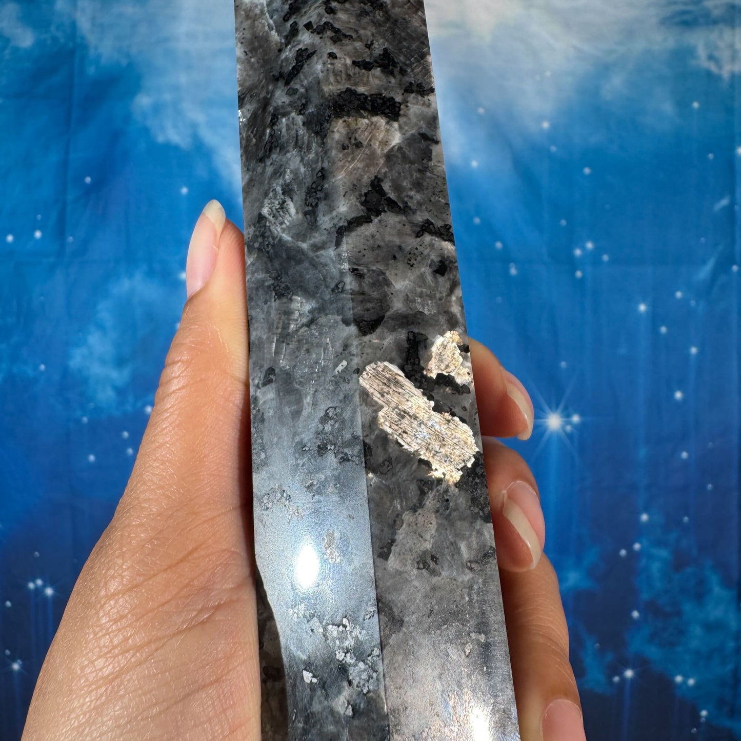 Larvikite Tower – Flashy • 1.012 kg