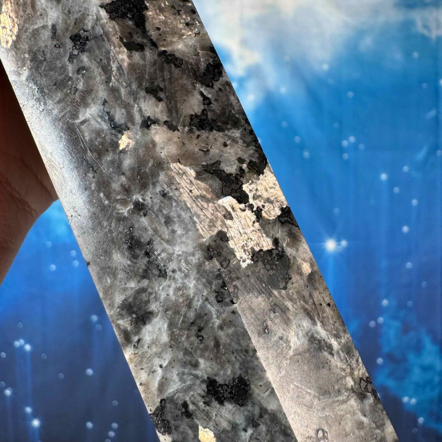 Larvikite Tower – Flashy • 1.012 kg