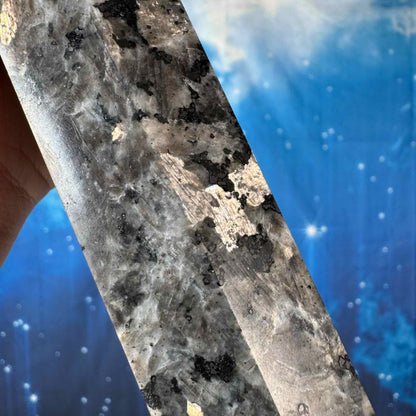 Larvikite Tower – Flashy • 1.012 kg
