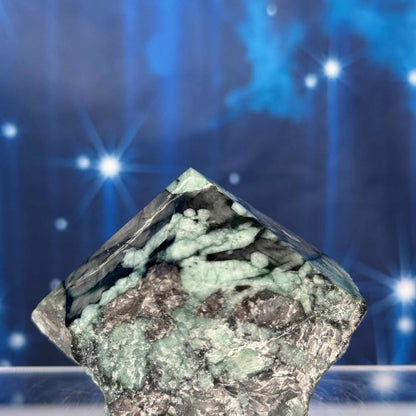 Emerald top polish - 3" × 2 1/8" × 2 3/8" - 10.3 oz