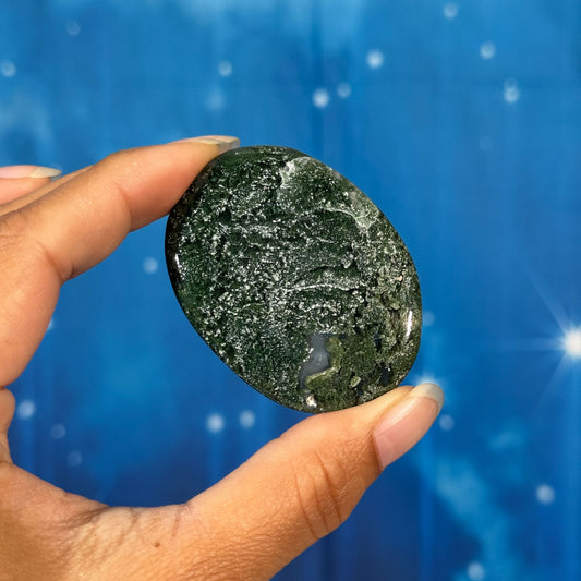 Moss Agate Flat Palmstone – 0.032 kg