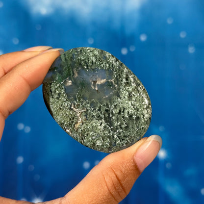 Moss Agate Flat Palmstone – 0.031 kg