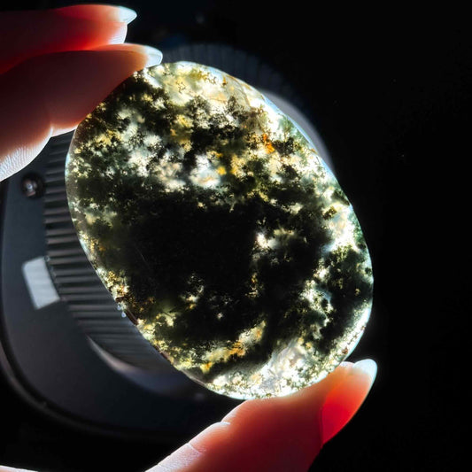Moss Agate Flat Palmstone – 0.048 kg