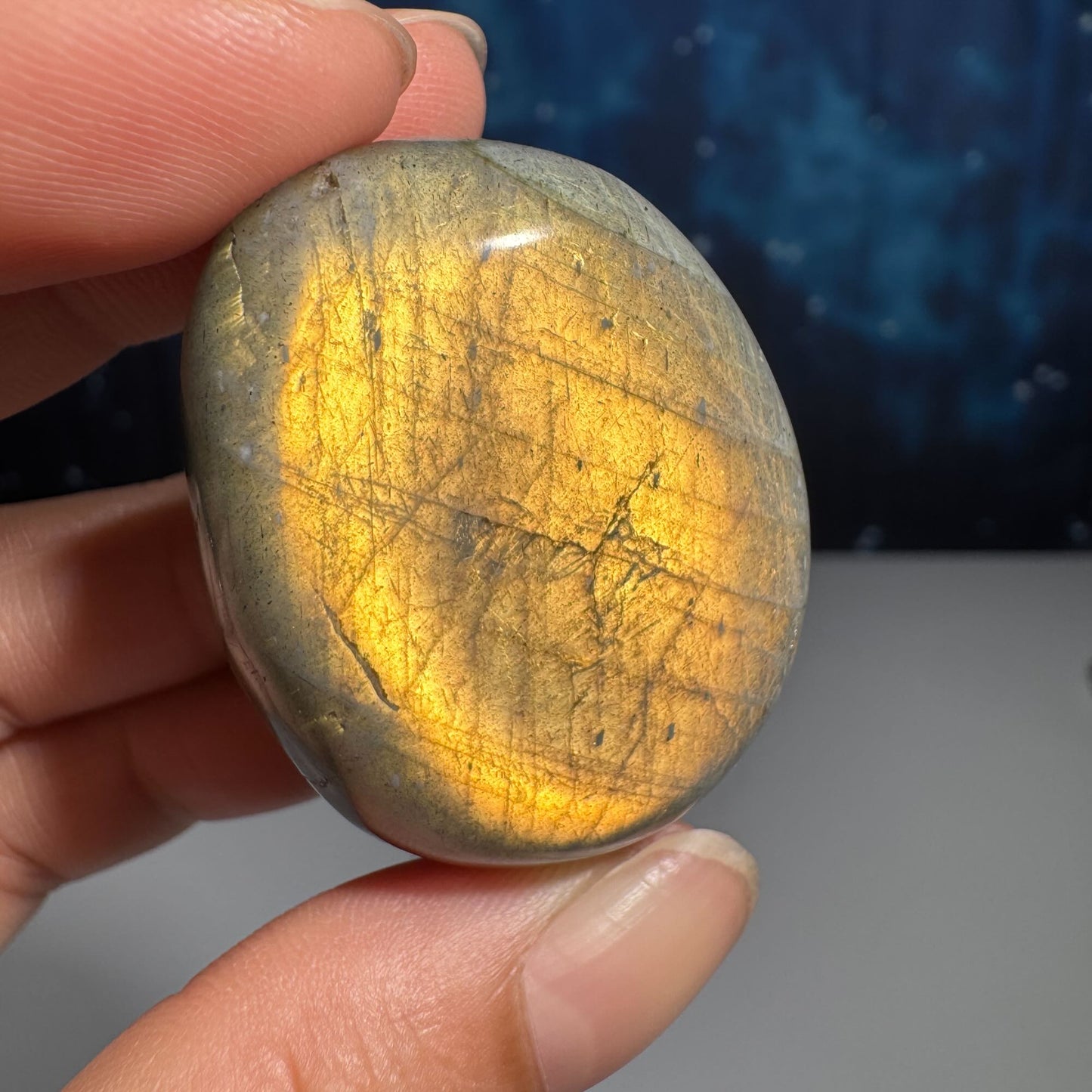 Labradorite palm stone