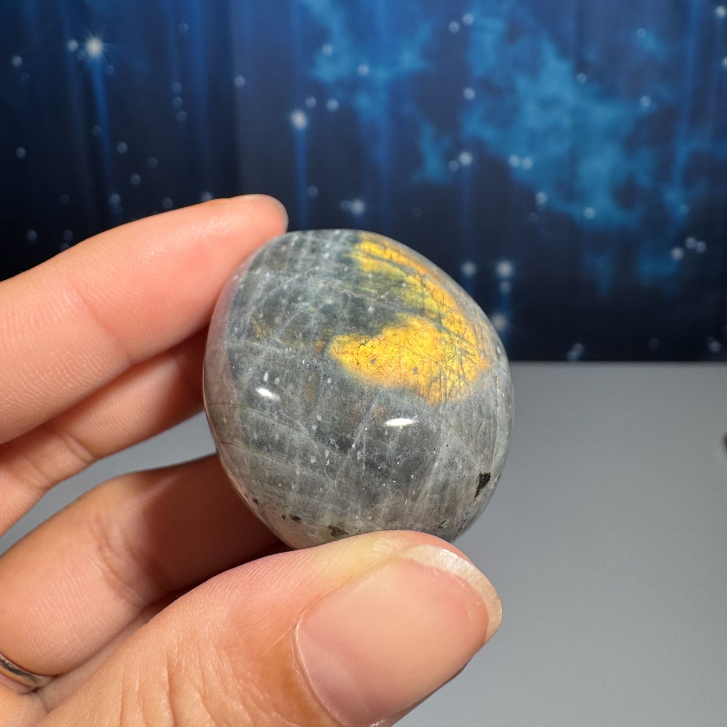 Labradorite palm stone
