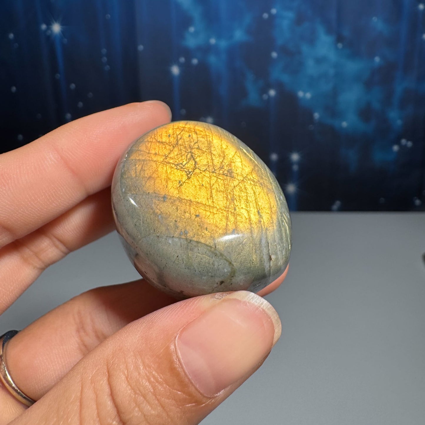 Labradorite palm stone