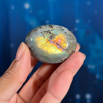 Labradorite Palm Stone – 0.045 kg