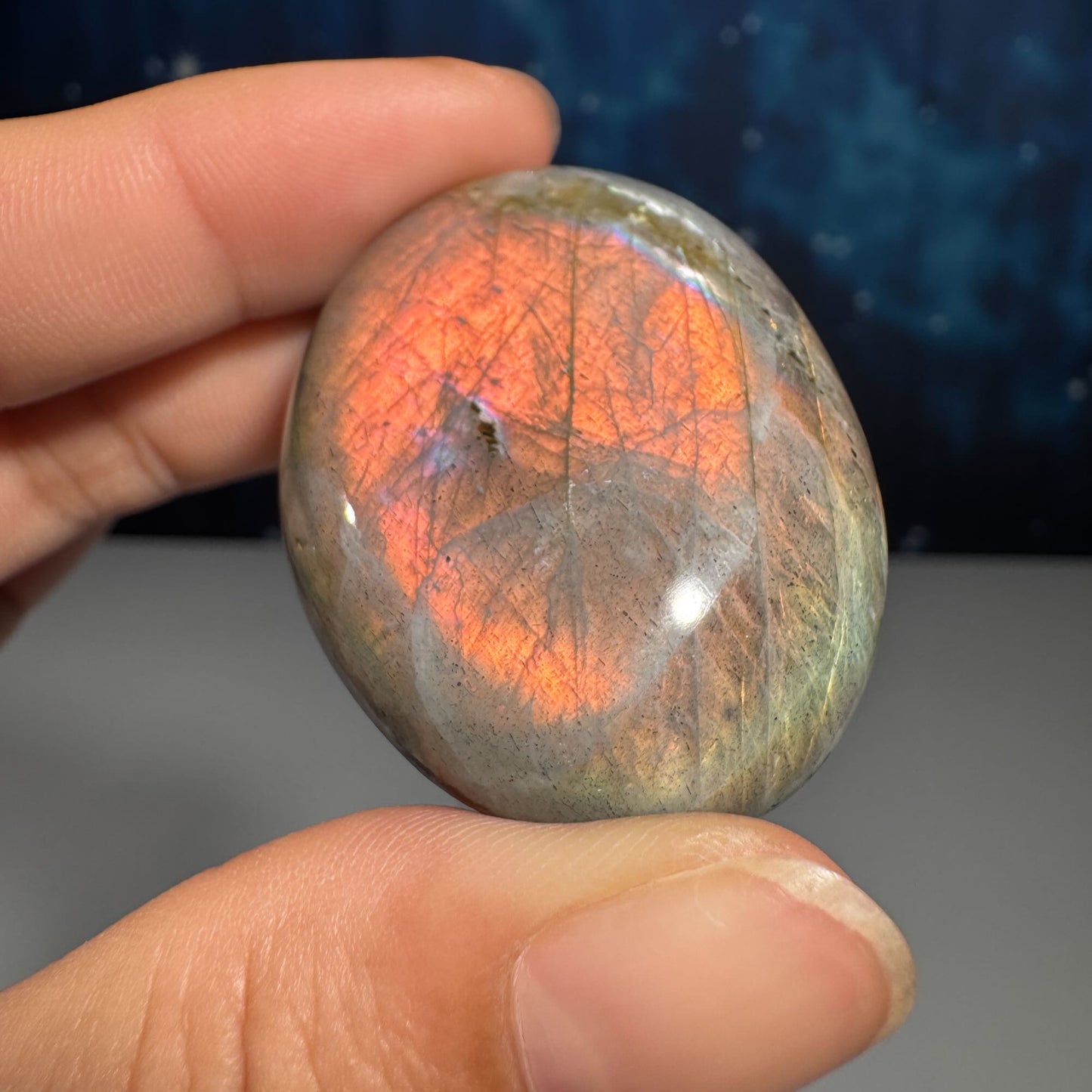Labradorite palm stone