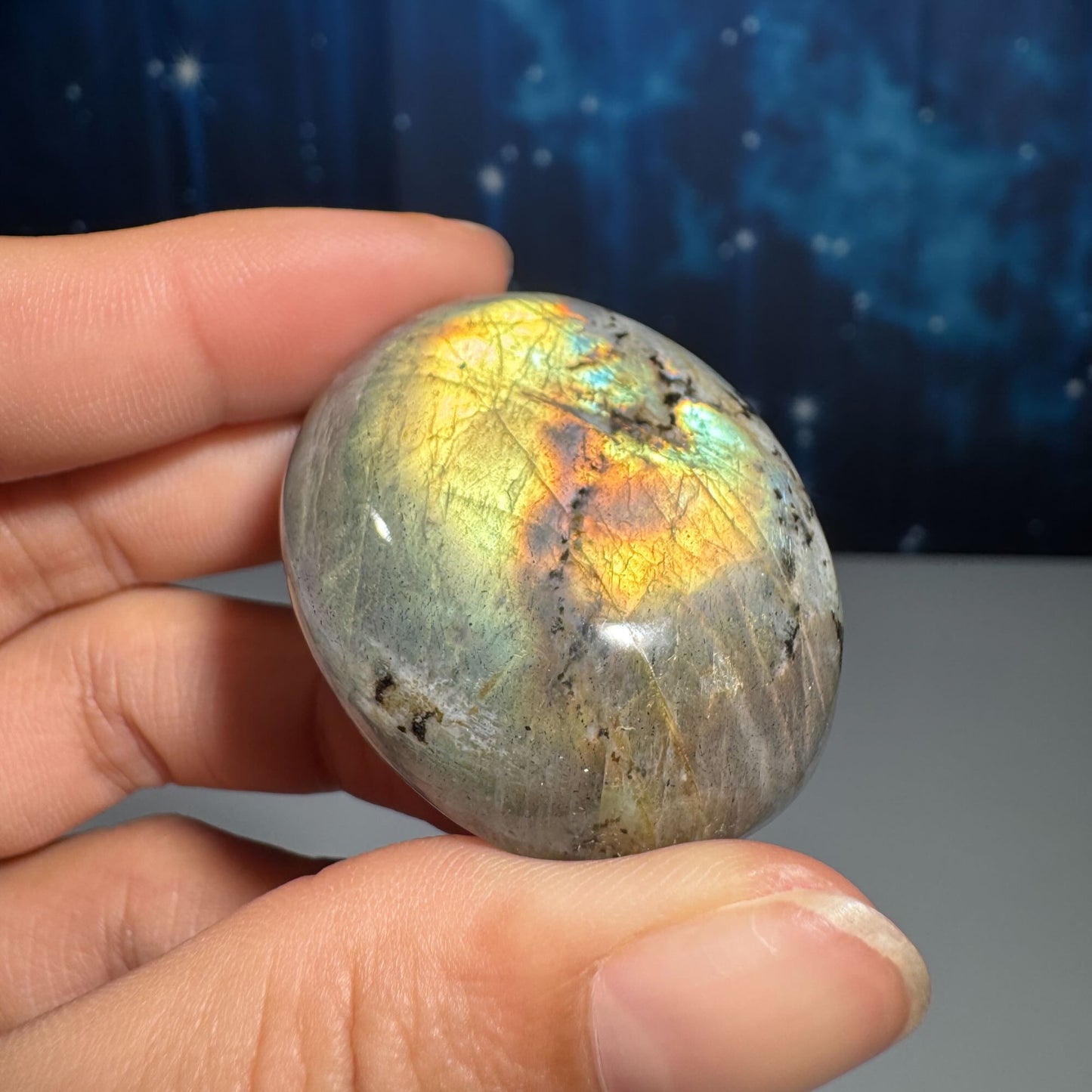 Labradorite palm stone