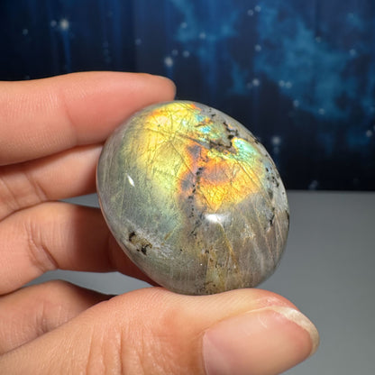 Labradorite Palm Stone – 0.045 kg