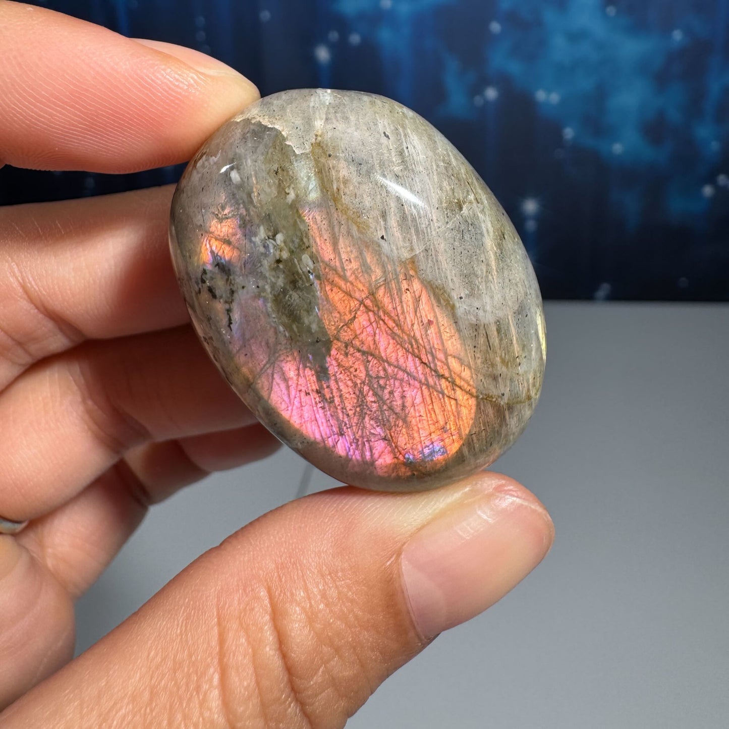 Labradorite palm stone
