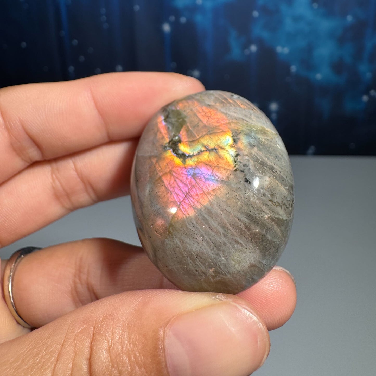 Labradorite palm stone