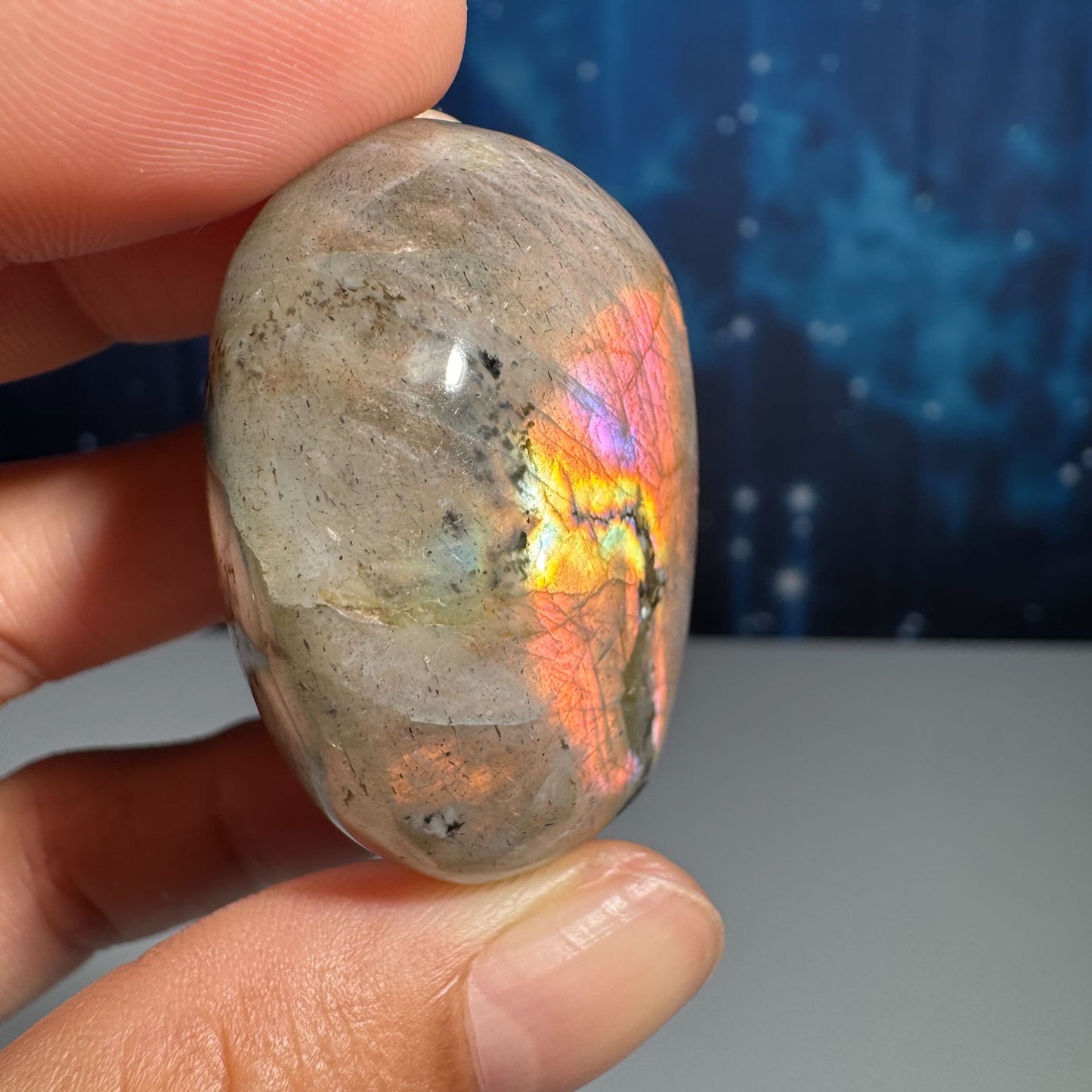 Labradorite palm stone