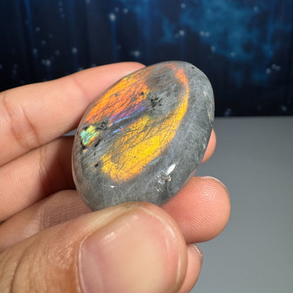 Labradorite Palm Stone – 0.045 kg
