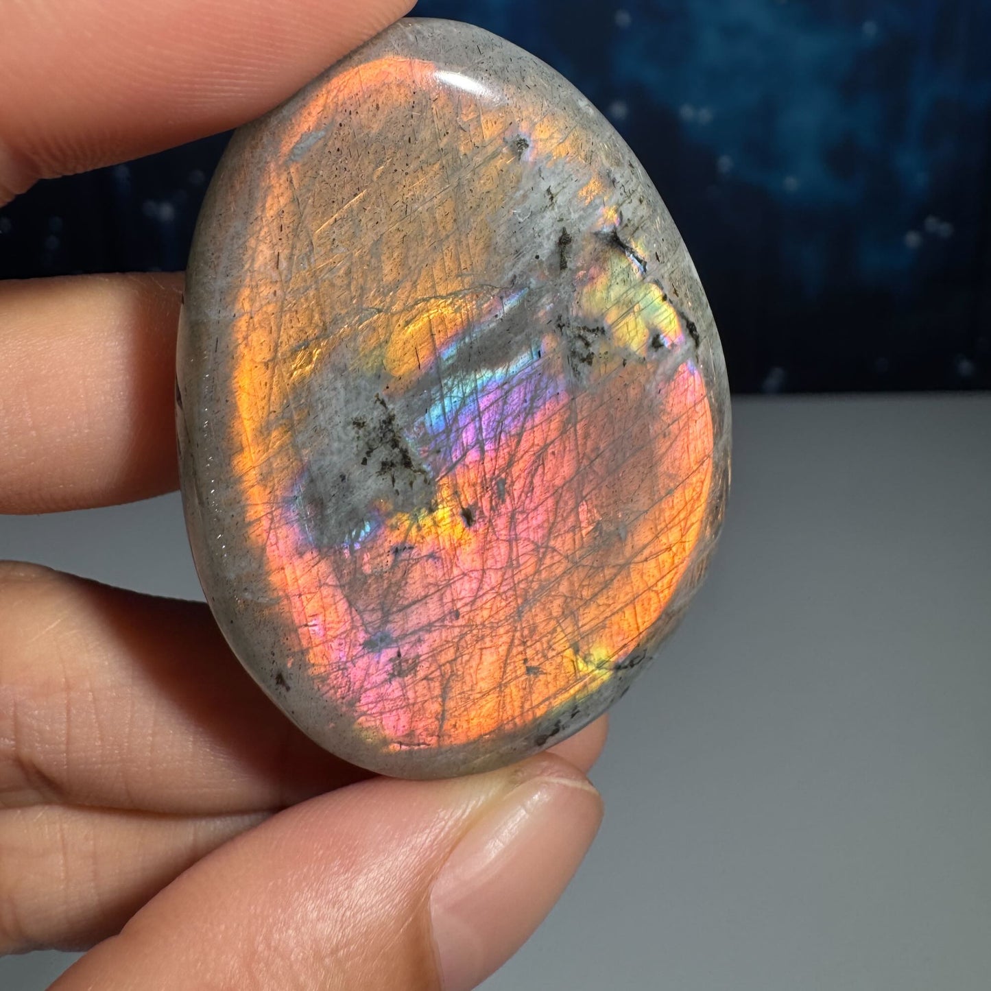 Labradorite palm stone