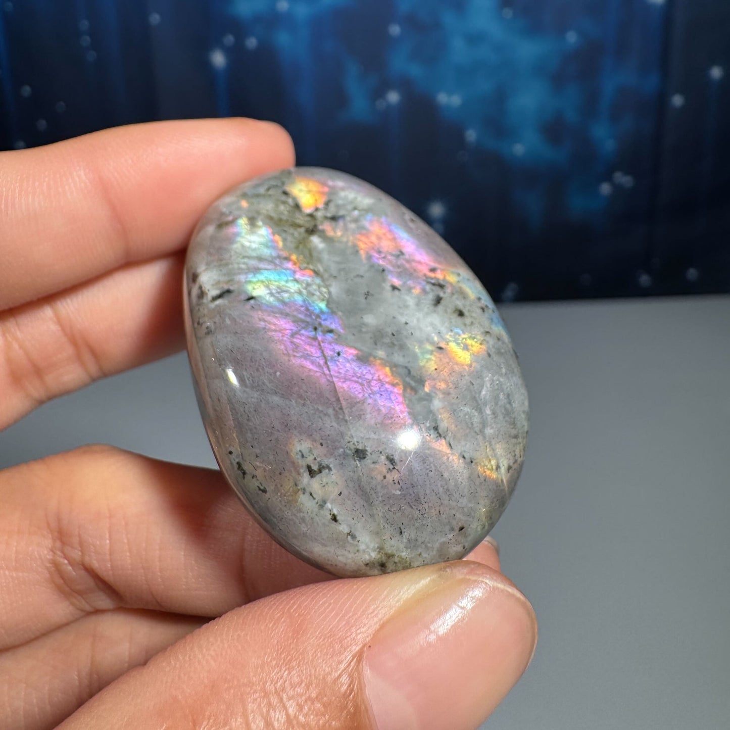 Labradorite palm stone