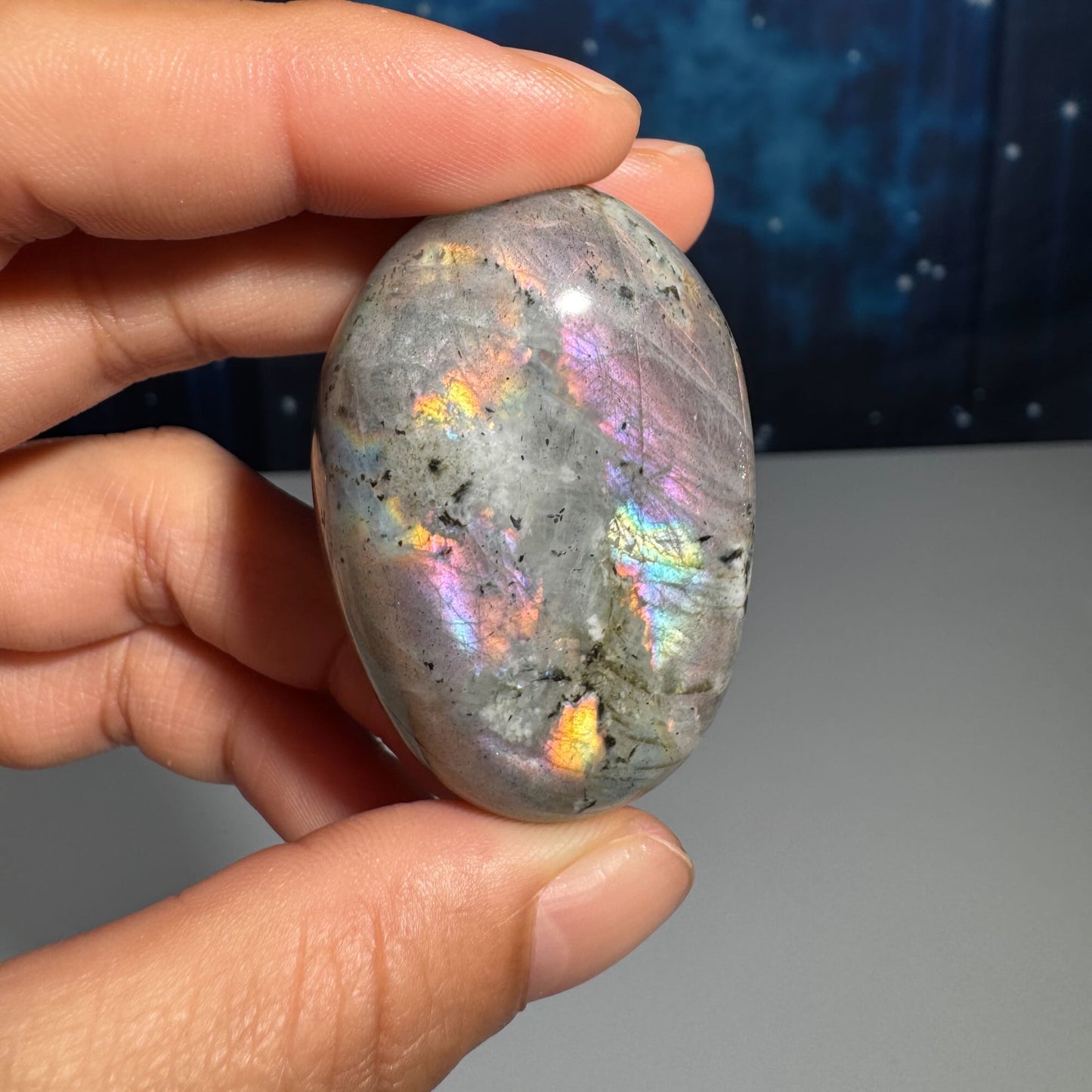 Labradorite palm stone