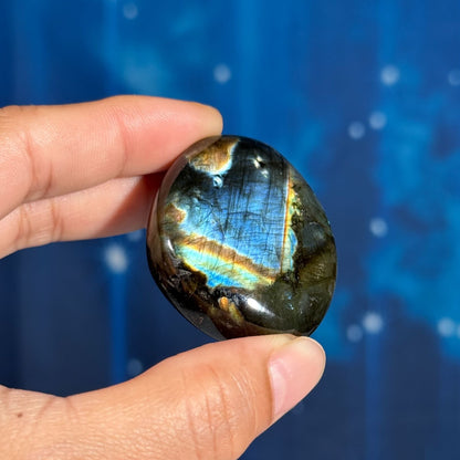 Labradorite Palm Stone – 0.051 kg