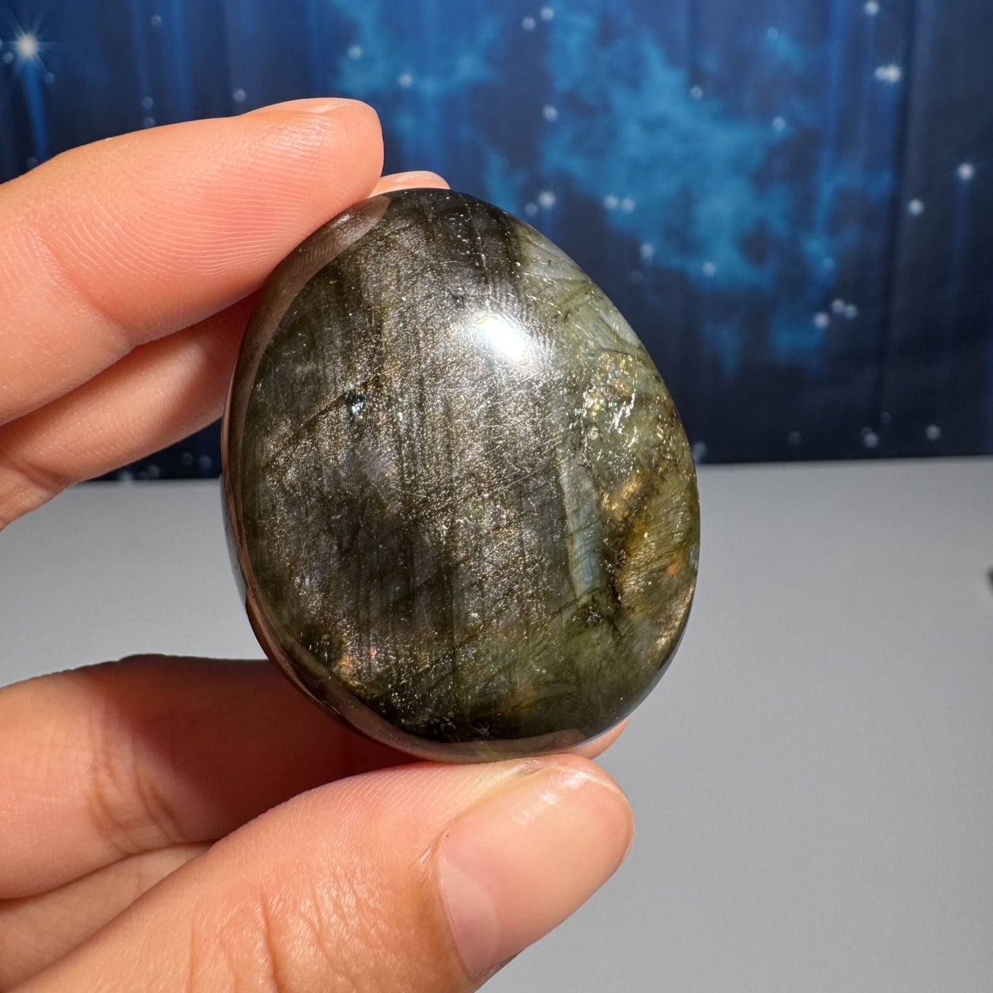 Labradorite palm stone