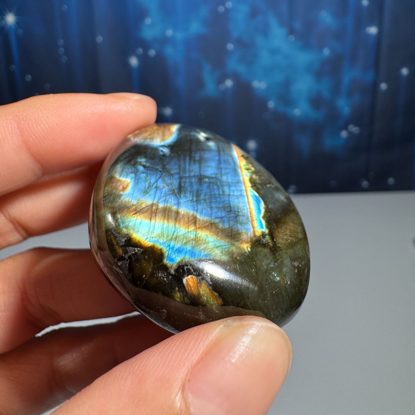 Labradorite palm stone