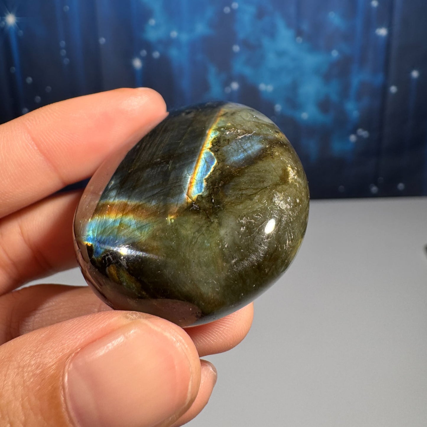 Labradorite palm stone
