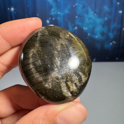 Labradorite Palm Stone – 0.051 kg