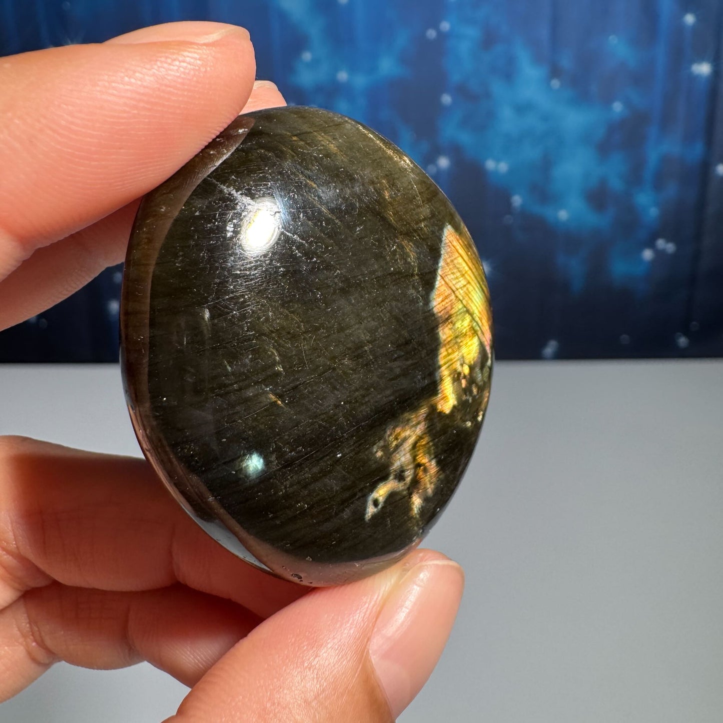 Labradorite palm stone