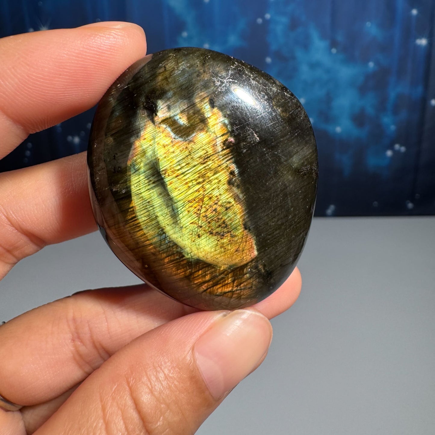 Labradorite palm stone