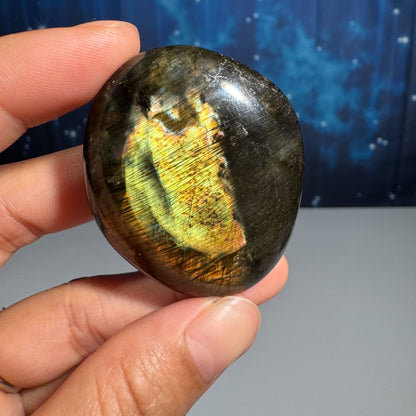 Labradorite Palm Stone – 0.051 kg
