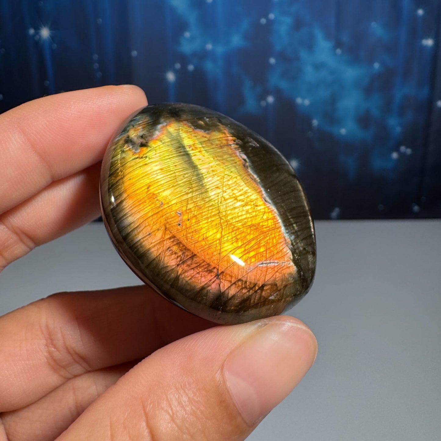 Labradorite palm stone
