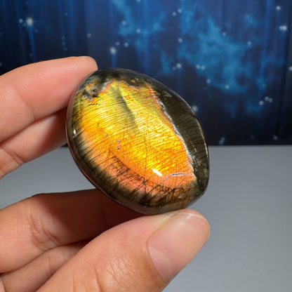 Labradorite Palm Stone – 0.051 kg