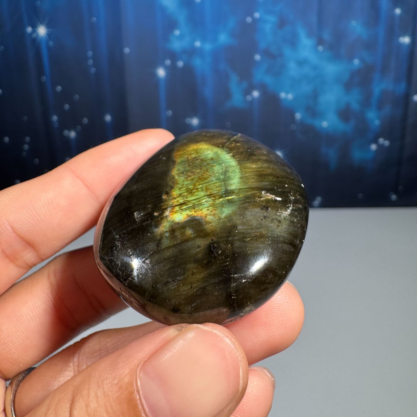 Labradorite palm stone