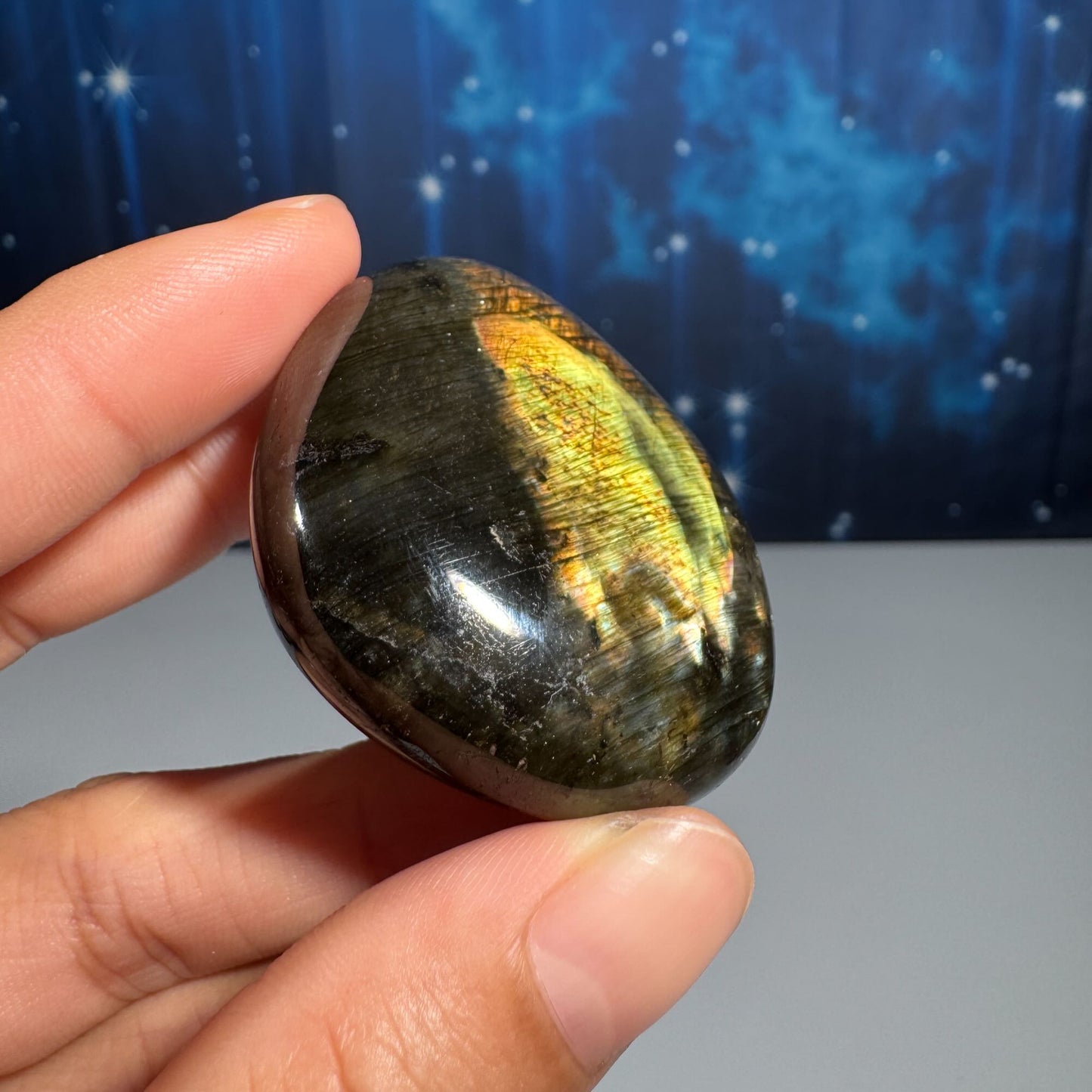 Labradorite palm stone