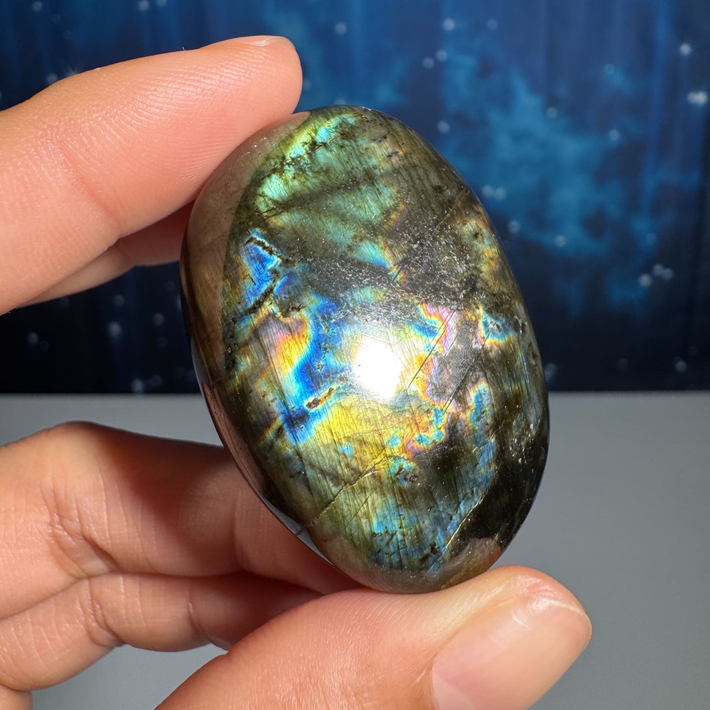 Labradorite palm stone