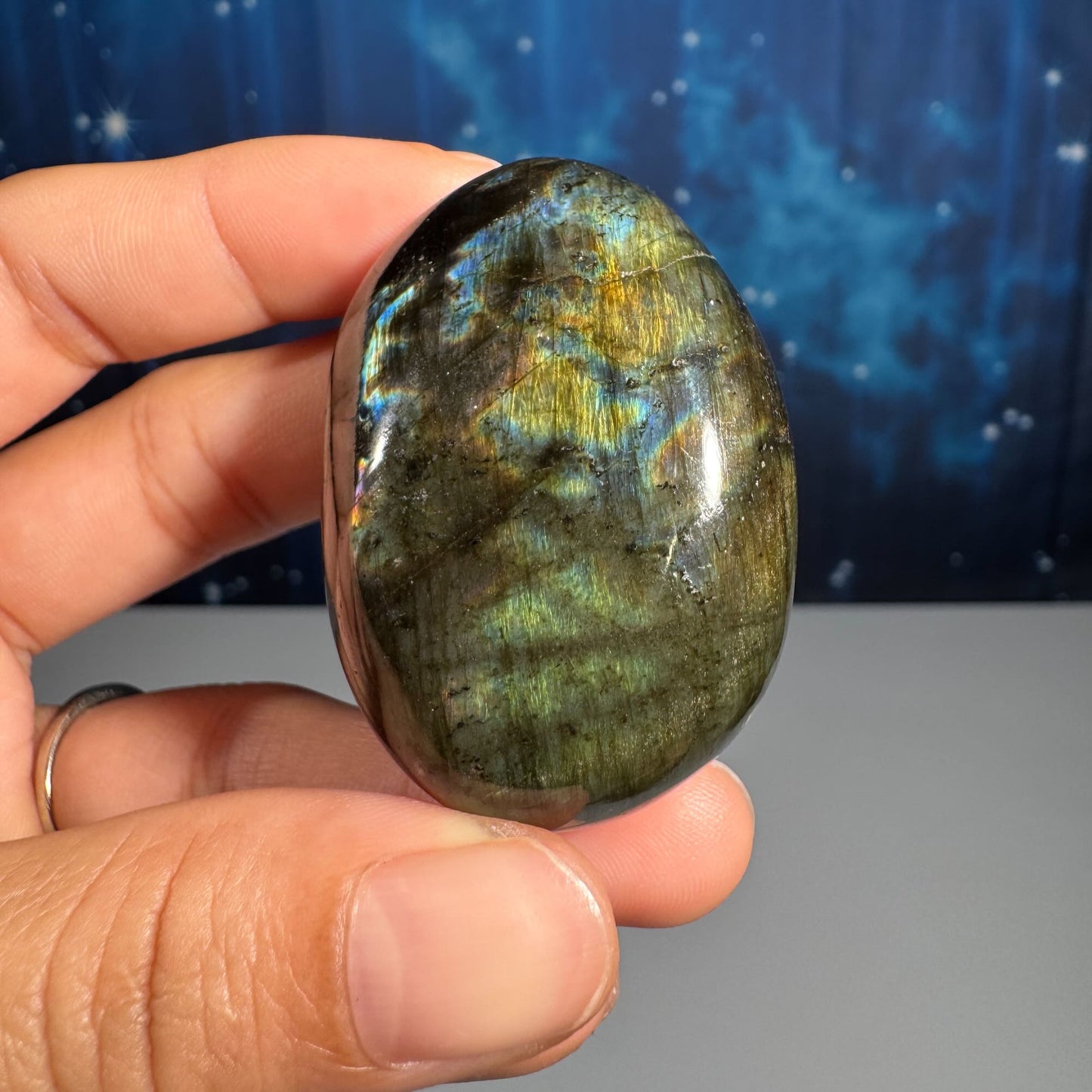 Labradorite palm stone