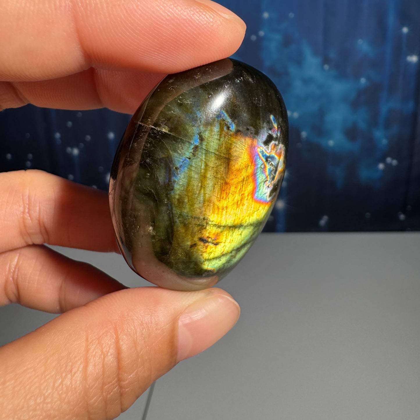 Labradorite palm stone